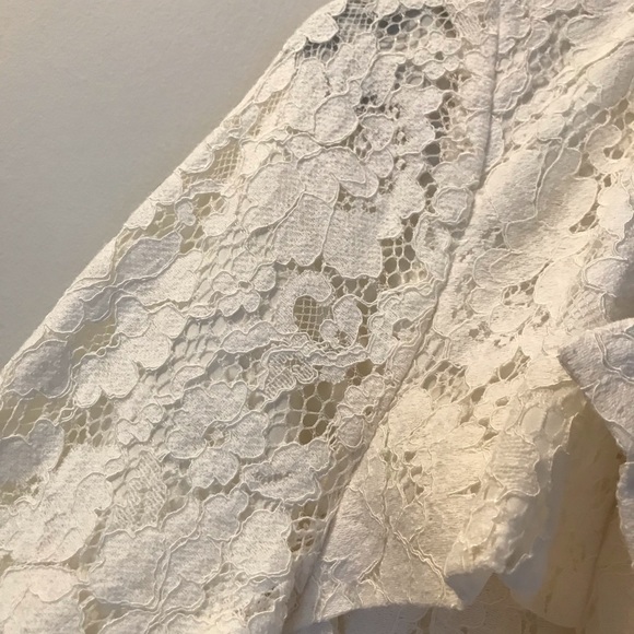 Beautiful lace  coat - Picture 1 of 3